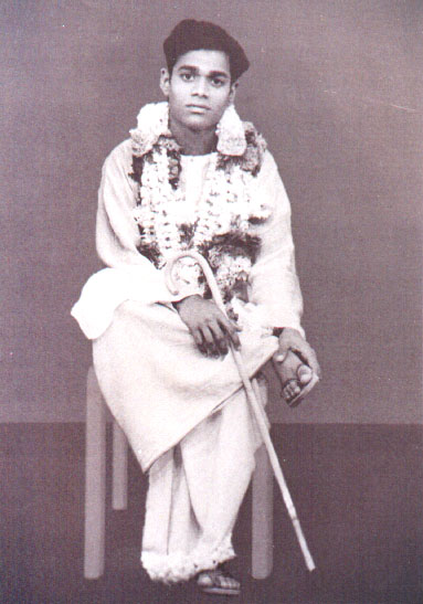 ����� ��� ���� � ��������� - Young Sathya Sai Baba