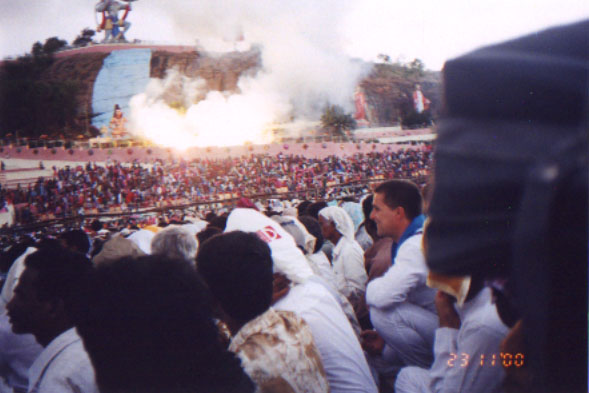 ������������ 75-����� ����� ��� ���� �� �������� � ����������, ���� - Celebration of 75th birthday of Sathya Sai Baba on stadium in Puttaparthi, morning