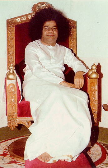 ����� ��� ���� � ������� ��� �������� - Sathya Sai Baba in interview room