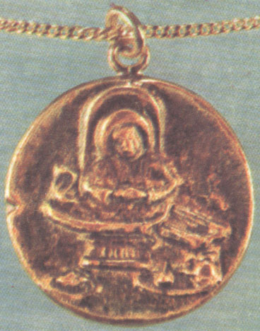 Медальон, где Баба изображён внутри лингама