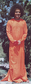 Сатья Саи Баба в полный рост, 1683 x 4590