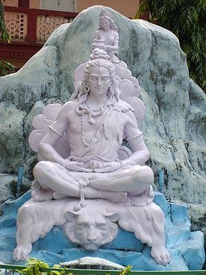 Шива внутри ашрама Парамартха-никетан в Ришикеше